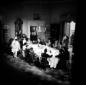 Veduta dall'alto del palco; scena del pranzo; entr ...