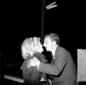 Catherine Denueve viene accolta da un amico al suo ...