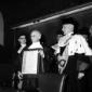 Luigi Einaudi mostra la laurea ricevuta; accanto a ...