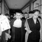 Luigi Einaudi e la moglie in un corridoio dell'Uni ...
