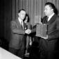 Fellini riceve il Chaplin d'oro