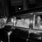 Elizabeth Taylor e Eddie Fisher a bordo di un'auto ...