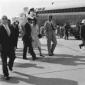 Jacqueline Kennedy sulla pista di Fiumicino accolt ...