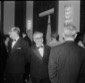 Leone nell'atrio del cinema