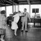 Gina Lollobrigida a Fiumicino con un gran cappello ...