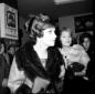 Gina Lollobrigida nell'atrio del cinema in occasio ...