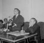 Goffredo Lombardo tiene un discorso al microfono,  ...