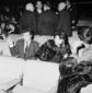 Anna Magnani e il figlio Luca seduti in platea dur ...