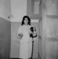 Anna Magnani colta vicino alla cabina elettorale c ...