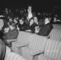 Anna Magnani posa seduta in teatro con Lello Bersa ...
