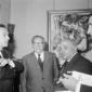Guttuso, Togliatti e Mol conversano davanti ad un ...