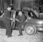 Aldo Moro scende da un'automobile all'esterno di u ...