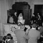 Giuseppe Pella e figlia ripresi in occasione del m ...
