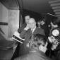 Attilio Piccioni nel foyer del teatro Sistina per  ...