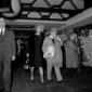 Sophia Loren e Carlo Ponti all'aeroporto di Fiumic ...