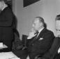 Marcello Rodin seduto al tavolo degli oratori. Pi ...