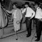 Franoise Sagan scende da un aereo all'aeroporto d ...