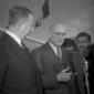 Robert Schuman tiene un discorso sulla pista dell' ...