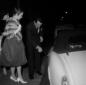 Jean Seberg e Walter Chiari prima di salire in mac ...