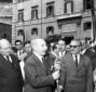 Umberto Tupini, tra la folla, ad una manifestazion ...