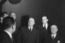 Tupini con altre persone ad un congresso - piano m ...