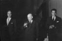 Tupini con altre persone ad un congresso - piano a ...