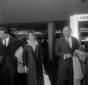 Beata Tyszkiewicz, con altre persone, all'aeroport ...