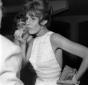 Ornella Vanoni mangia durante il rinfresco in occa ...