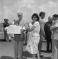 Il regista Raoul Walsh all'aeroporto di Ciampino t ...