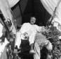 Eduardo De Filippo in costume da Pulcinella seduto ...