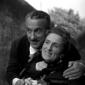 Peppino e Titina De Filippo sorridono abbracciati  ...