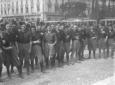 Fascisti in posa in piazza Venezia