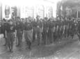 Un gruppo di giovani fascisti in posa a piazza Ven ...