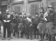 Gruppo di fascisti [e nazionalisti] in posa con la ...