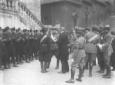 Mussolini parla a un membro della Milizia, Cremone ...