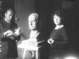 Mussolini accanto ad un busto raffigurante il suo  ...