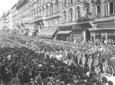 Il corteo funebre in via Nazionale