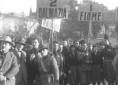 Delegazioni fasciste con cartelli di Fiume, Dalmaz ...