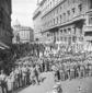 Il corteo sfila lungo Corso Vittorio Emanuele, ban ...