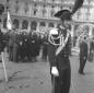 La moglie, le figlie e il genero  a piazza Esedra, ...