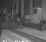Personalit sedute in chiesa durante la messa. Cam ...