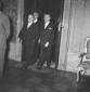 Martino e altre autorit� colti mentre entrano in u ...