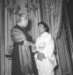 Ida Einaudi conversa con una giovane giapponese in ...