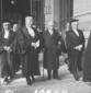 Il presidente Luigi Einaudi tra due magistrati con ...