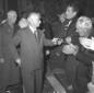 Luigi Einaudi saluta alcuni dei partecipanti al pr ...