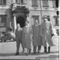 Gruppo di quattro militari in abiti civili ma con  ...