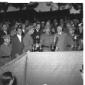Il Presidente Einaudi consegna le coppe in tribuna ...