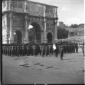 Bersaglieri schierati sotto l'arco di Costantino - ...