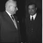 De Caro e Malagodi che discutono. Piano americano