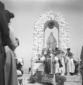 Il sacerdote celebra la messa davanti alla Madonni ...